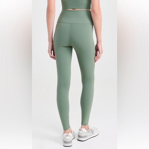 Beach Riot | Set - Picture 4 of 7